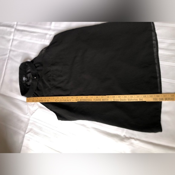 Elegant Black Sleeveless Top - Picture 6 of 12